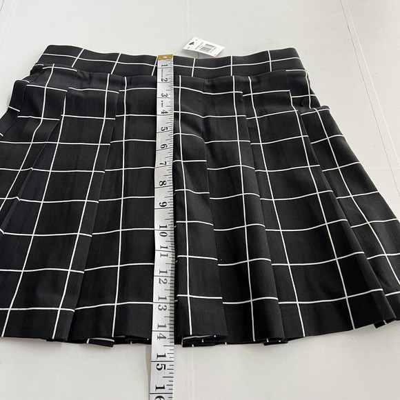 New WEAREVER Black Grid Plaid Pleated Windowpane Mini School Girl Skirt Women’s - Picture 6 of 7
